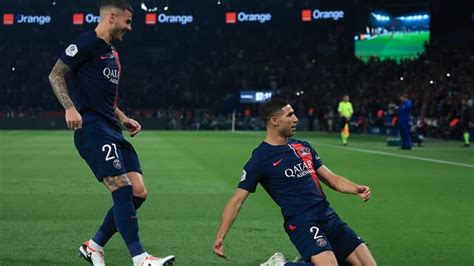 Lens beats Toulouse for 1st win this season. PSG faces bitter rival Marseille